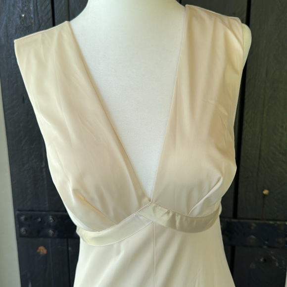 Vintage Vanity fair cream nightgown size 32 - Picture 3 of 12